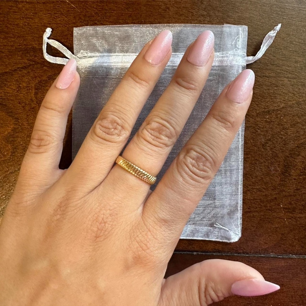 Amazon - gold ring - Picture 3 of 3